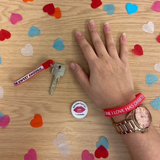 Valentine's Day Pack (1 wristband, 1 badge & 1 loopy keyring) - Diabetes.co.uk